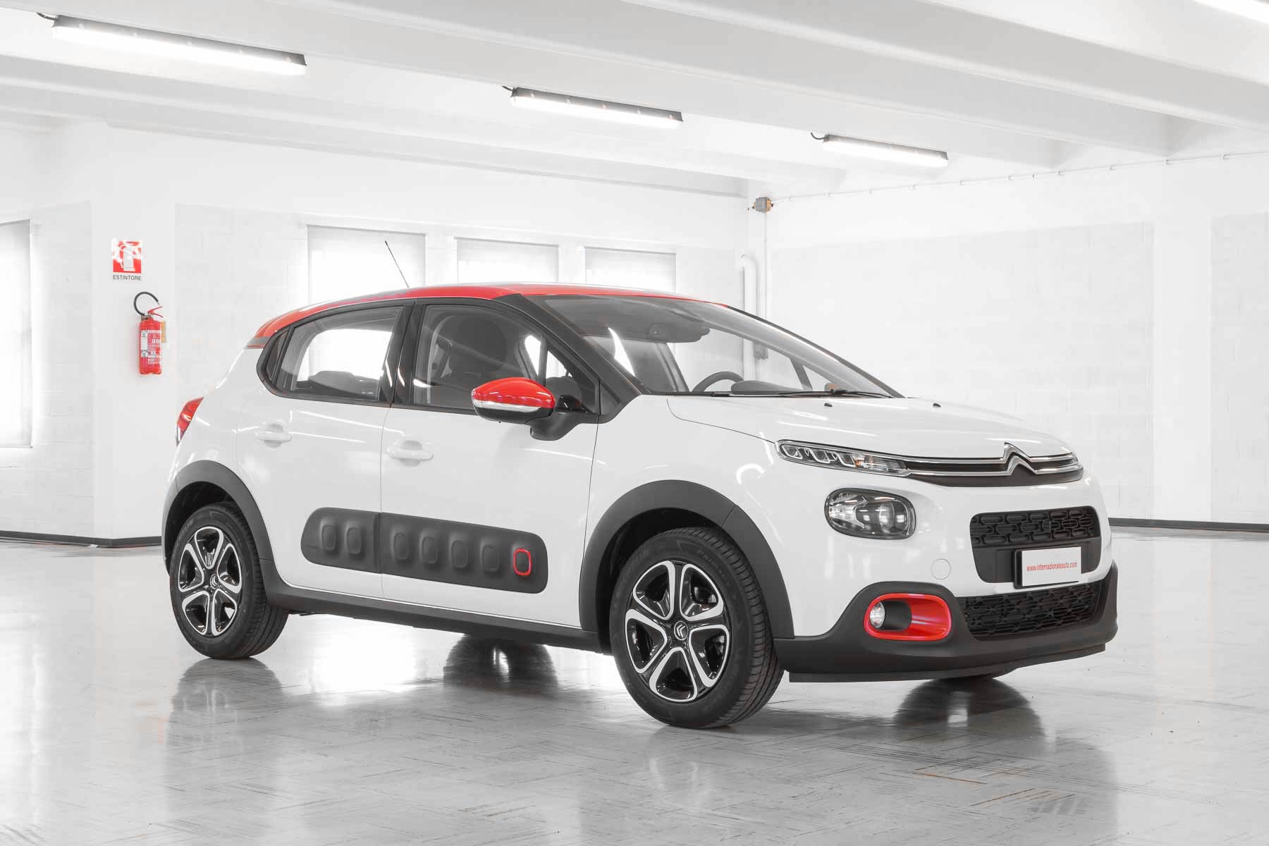 Citroen C3 Shine Bianca Tetto Rosso Km0 Obliquo