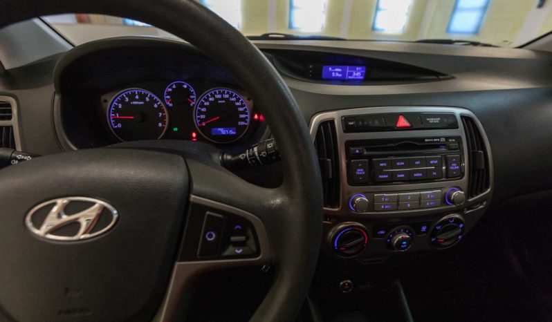 Hyndai Interni I20 Bluedrive Gpl Classic Bianca Usata Volante