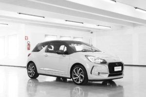 Citroen Ds3 Bianca Tetto Nero Sport Chic km0 Lato